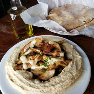 Hummus with Chicken Gyro